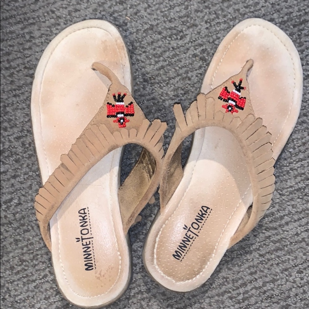 Minnietonka nice leather flops